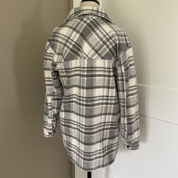 Thread & Supply shacket size medium - Picture 4 of 6